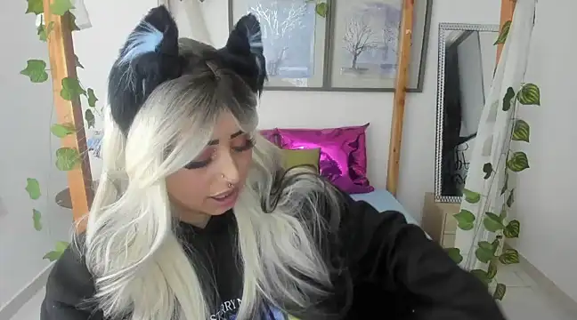 Snapshot of lussyevans24 chatting on 12, 2, 2025 lussyevans24 online show from 12, 2, 2025