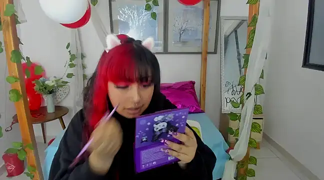 Snapshot of lussyevans24 chatting on 17, 2, 2025 lussyevans24 online show from 17, 2, 2025