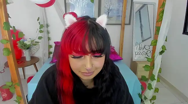 Snapshot of lussyevans24 chatting on 17, 2, 2025 lussyevans24 online show from 17, 2, 2025