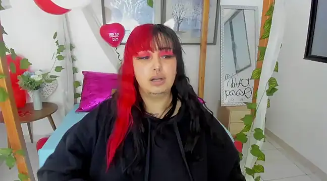 Snapshot of lussyevans24 chatting on 17, 2, 2025 lussyevans24 online show from 17, 2, 2025