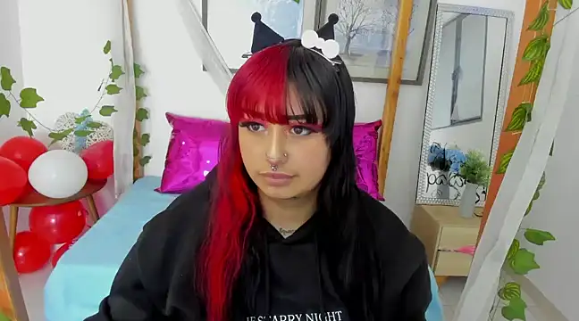 Snapshot of lussyevans24 chatting on 20, 2, 2025 lussyevans24 online show from 20, 2, 2025