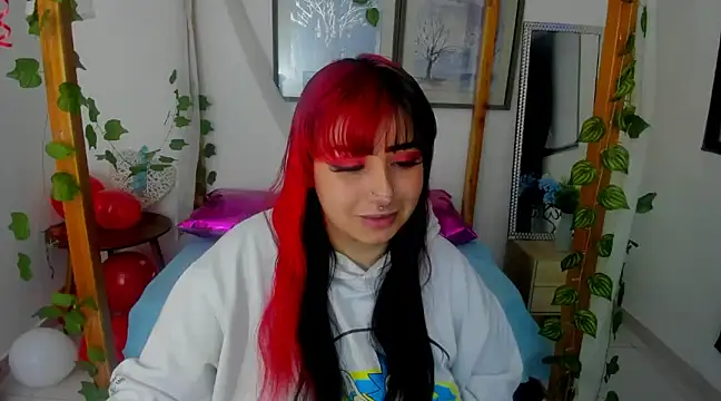 Snapshot of lussyevans24 chatting on 21, 2, 2025 lussyevans24 online show from 21, 2, 2025