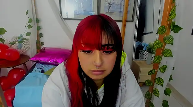 Snapshot of lussyevans24 chatting on 21, 2, 2025 lussyevans24 online show from 21, 2, 2025