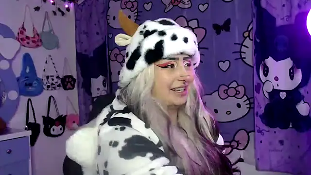 Snapshot of lussyevans24 chatting on 9, 9, 2025 lussyevans24 online show from 9, 9, 2025