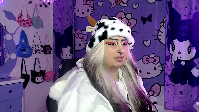 Snapshot of lussyevans24 chatting on 14, 9, 2025 lussyevans24 online show from 14, 9, 2025