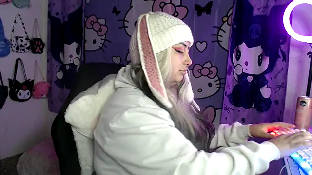 Snapshot of lussyevans24 chatting on 17, 9, 2025 lussyevans24 online show from 17, 9, 2025