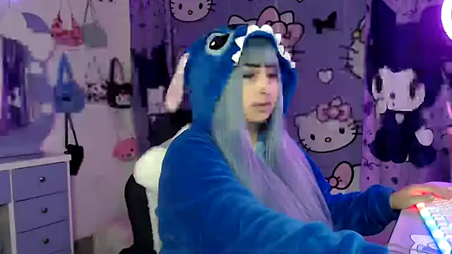 Snapshot of lussyevans24 chatting on 7, 10, 2025 lussyevans24 online show from 7, 10, 2025