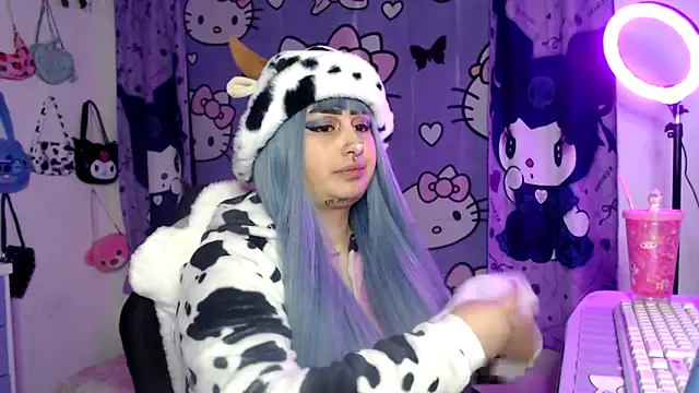 Snapshot of lussyevans24 chatting on 8, 10, 2025 lussyevans24 online show from 8, 10, 2025