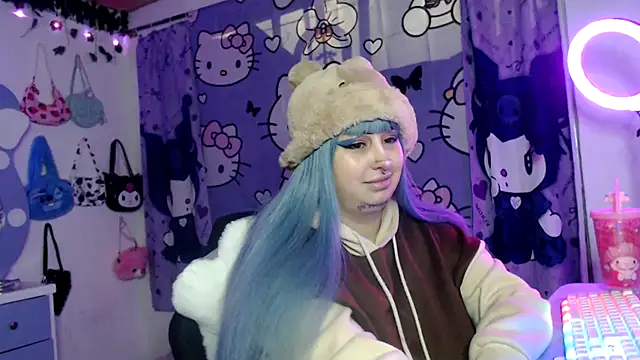 Snapshot of lussyevans24 chatting on 17, 10, 2025 lussyevans24 online show from 17, 10, 2025