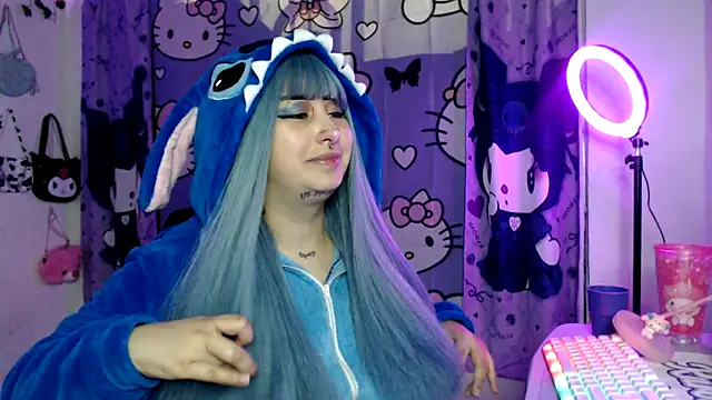 Snapshot of lussyevans24 chatting on 18, 10, 2025 lussyevans24 online show from 18, 10, 2025