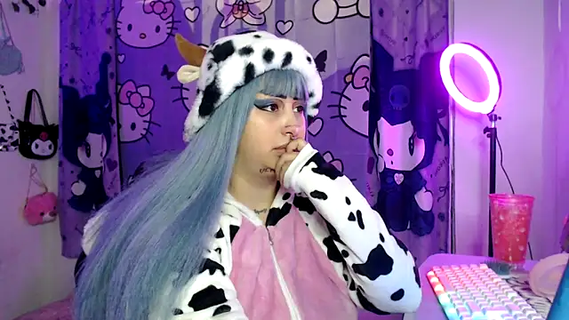 Snapshot of lussyevans24 chatting on 21, 10, 2025 lussyevans24 online show from 21, 10, 2025