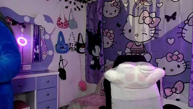 Snapshot of lussyevans24 chatting on 29, 10, 2025 lussyevans24 online show from 29, 10, 2025