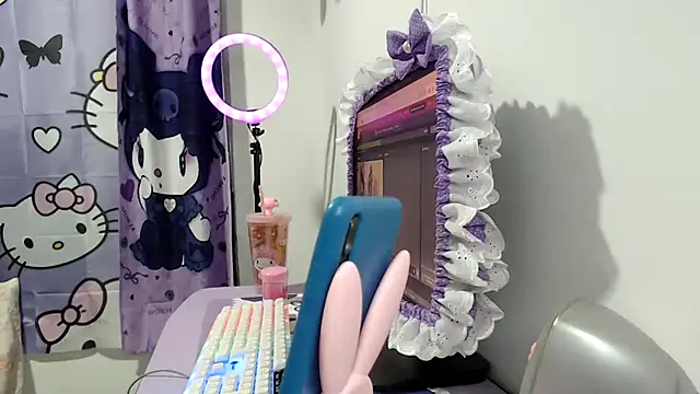 Snapshot of lussyevans24 chatting on 5, 11, 2025 lussyevans24 online show from 5, 11, 2025