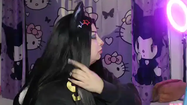 Snapshot of lussyevans24 chatting on 10, 11, 2025 lussyevans24 online show from 10, 11, 2025