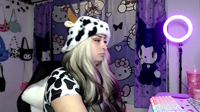 Snapshot of lussyevans24 chatting on 12, 11, 2025 lussyevans24 online show from 12, 11, 2025