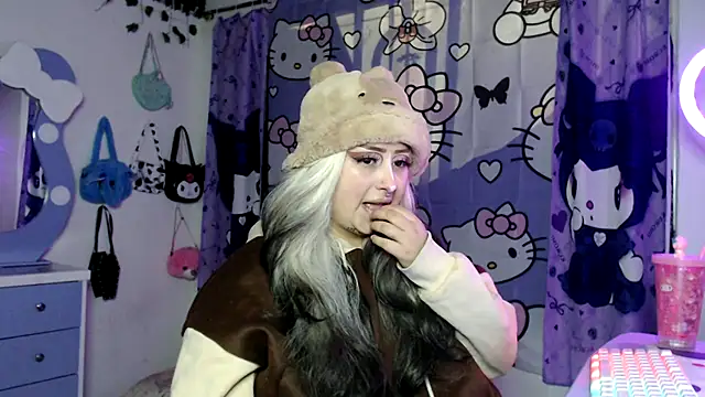 Snapshot of lussyevans24 chatting on 16, 11, 2025 lussyevans24 online show from 16, 11, 2025