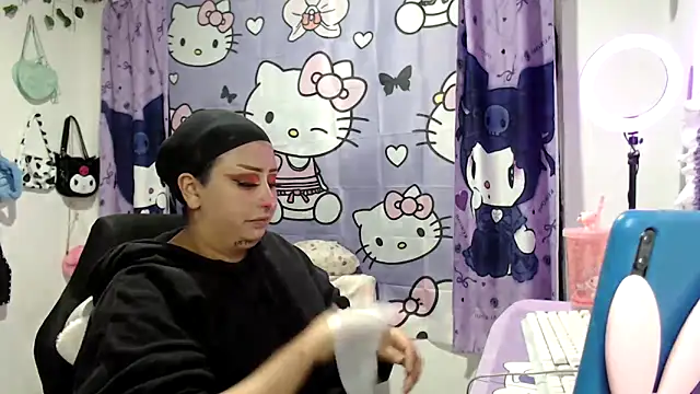 Snapshot of lussyevans24 chatting on 26, 11, 2025 lussyevans24 online show from 26, 11, 2025