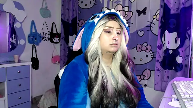 Snapshot of lussyevans24 chatting on 27, 11, 2025 lussyevans24 online show from 27, 11, 2025