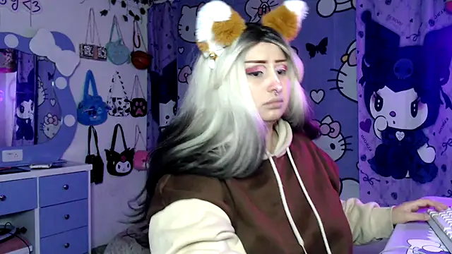 Snapshot of lussyevans24 chatting on 1, 12, 2025 lussyevans24 online show from 1, 12, 2025