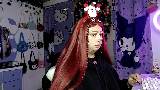 Snapshot of lussyevans24 chatting on 15, 12, 2025 lussyevans24 online show from 15, 12, 2025