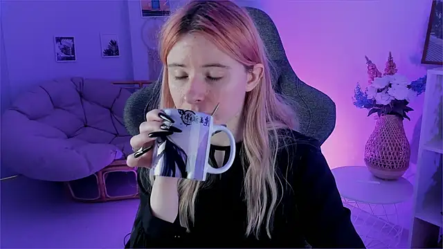 Snapshot of LexiWenford chatting on 13, 12, 2024 LexiWenford online show from 13, 12, 2024