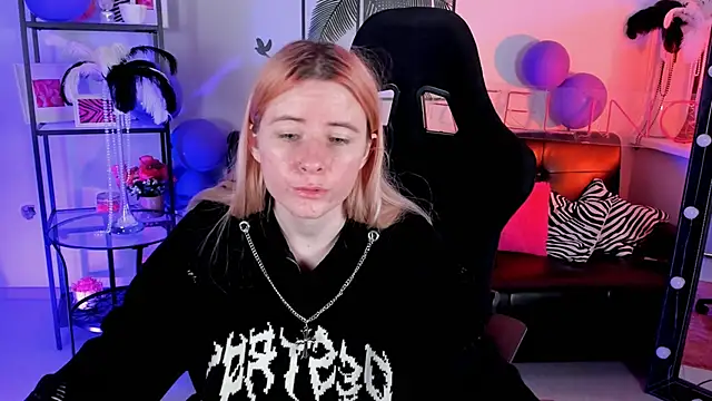 Snapshot of LexiWenford chatting on 19, 12, 2024 LexiWenford online show from 19, 12, 2024