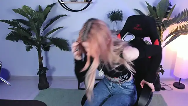 Snapshot of LexiWenford chatting on 20, 12, 2024 LexiWenford online show from 20, 12, 2024