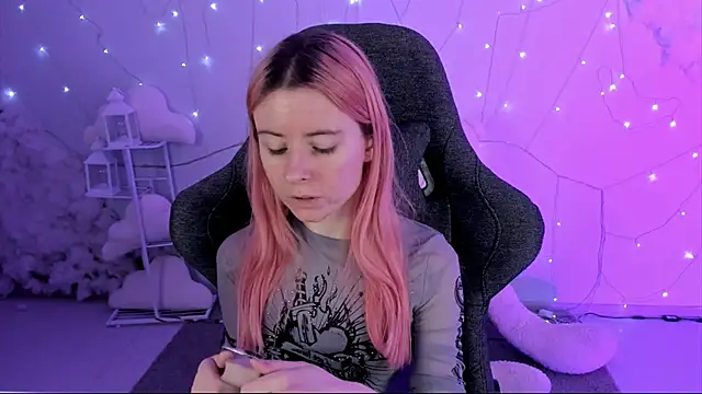 Snapshot of LexiWenford chatting on 14, 1, 2025 LexiWenford online show from 14, 1, 2025