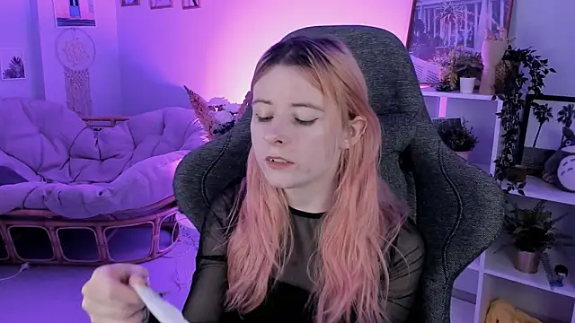 Snapshot of LexiWenford chatting on 22, 1, 2025 LexiWenford online show from 22, 1, 2025