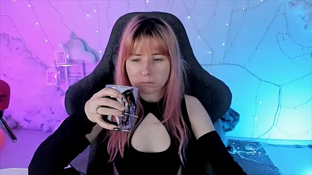 Snapshot of LexiWenford chatting on 4, 2, 2025 LexiWenford online show from 4, 2, 2025