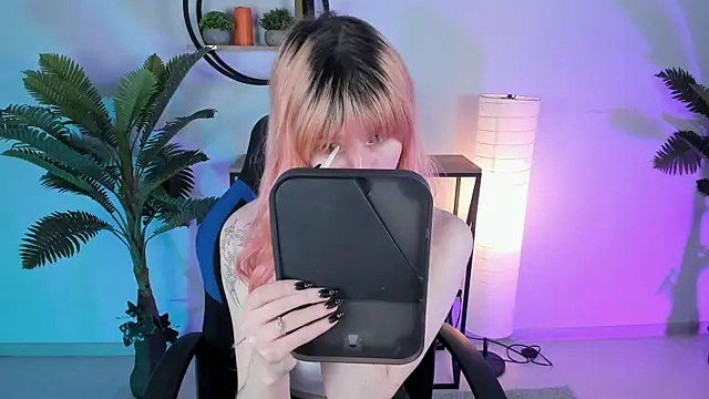 Snapshot of LexiWenford chatting on 18, 2, 2025 LexiWenford online show from 18, 2, 2025