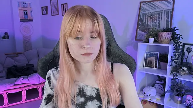 Snapshot of LexiWenford chatting on 4, 3, 2025 LexiWenford online show from 4, 3, 2025