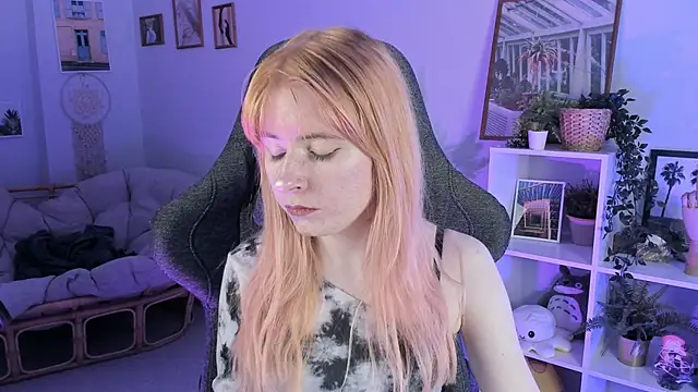 Snapshot of LexiWenford chatting on 4, 3, 2025 LexiWenford online show from 4, 3, 2025