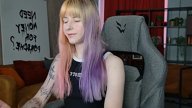 Snapshot of LexiWenford chatting on 7, 8, 2026 LexiWenford online show from 7, 8, 2026