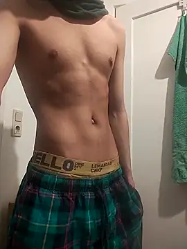 Snapshot of Dennis_2024 chatting on 8, 3, 2026 Dennis 2024 online show from 8, 3, 2026