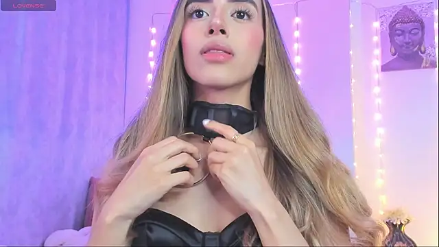 StormiRusso online show from 23, 11, 2025