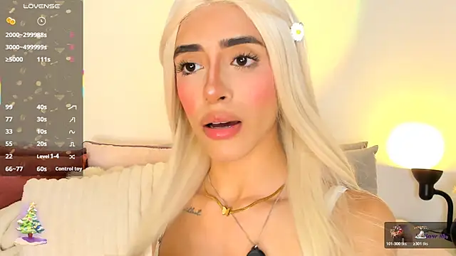 Snapshot of StormiRusso chatting on 18, 12, 2025 StormiRusso online show from 18, 12, 2025