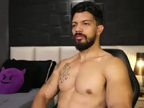 Snapshot of DannSaenz chatting on 17, 2, 2025 DannSaenz online show from 17, 2, 2025