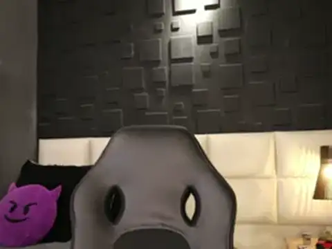 Snapshot of DannSaenz chatting on 18, 2, 2025 DannSaenz online show from 18, 2, 2025