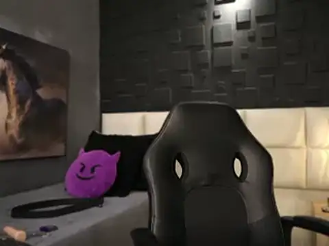 Snapshot of DannSaenz chatting on 18, 2, 2025 DannSaenz online show from 18, 2, 2025