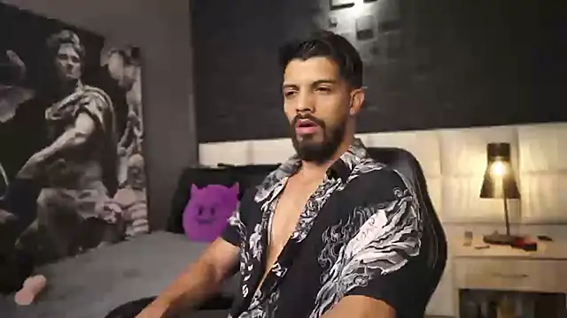 Snapshot of DannSaenz chatting on 24, 2, 2025 DannSaenz online show from 24, 2, 2025