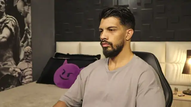 Snapshot of DannSaenz chatting on 25, 2, 2025 DannSaenz online show from 25, 2, 2025