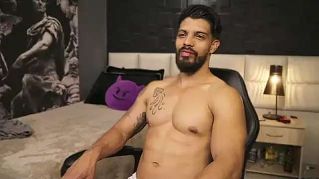 Snapshot of DannSaenz chatting on 25, 2, 2025 DannSaenz online show from 25, 2, 2025