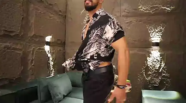 Snapshot of DannSaenz chatting on 4, 3, 2025 DannSaenz online show from 4, 3, 2025