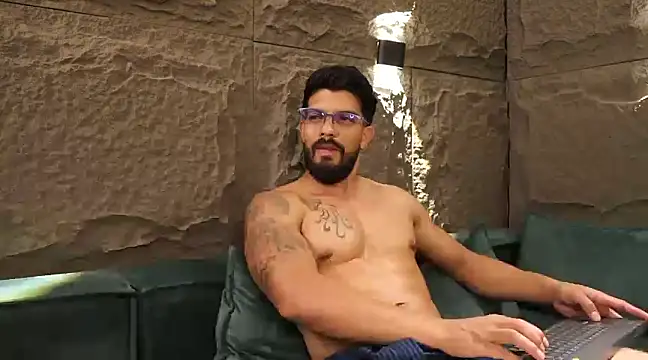 Snapshot of DannSaenz chatting on 5, 3, 2025 DannSaenz online show from 5, 3, 2025