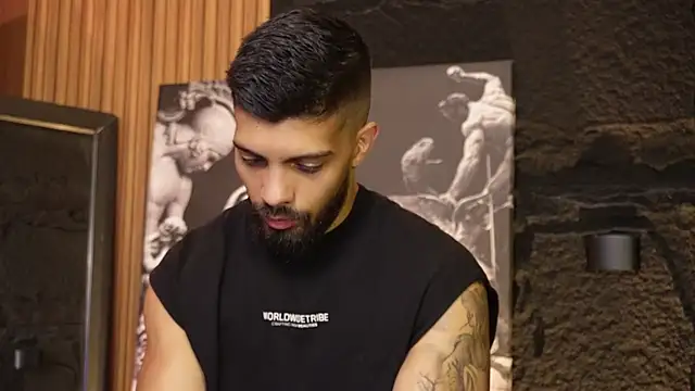 Snapshot of DannSaenz chatting on 11, 9, 2025 DannSaenz online show from 11, 9, 2025