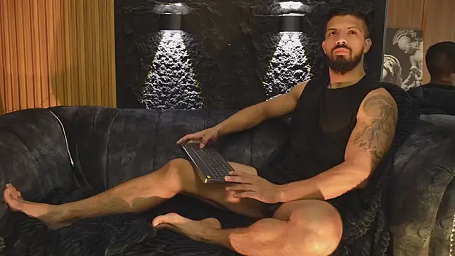 Snapshot of DannSaenz chatting on 24, 10, 2025 DannSaenz online show from 24, 10, 2025