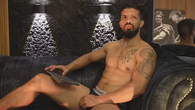 Snapshot of DannSaenz chatting on 25, 10, 2025 DannSaenz online show from 25, 10, 2025