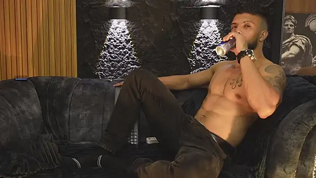 Snapshot of DannSaenz chatting on 26, 10, 2025 DannSaenz online show from 26, 10, 2025