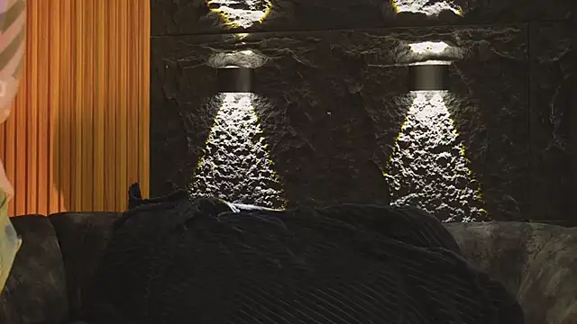 Snapshot of DannSaenz chatting on 28, 10, 2025 DannSaenz online show from 28, 10, 2025